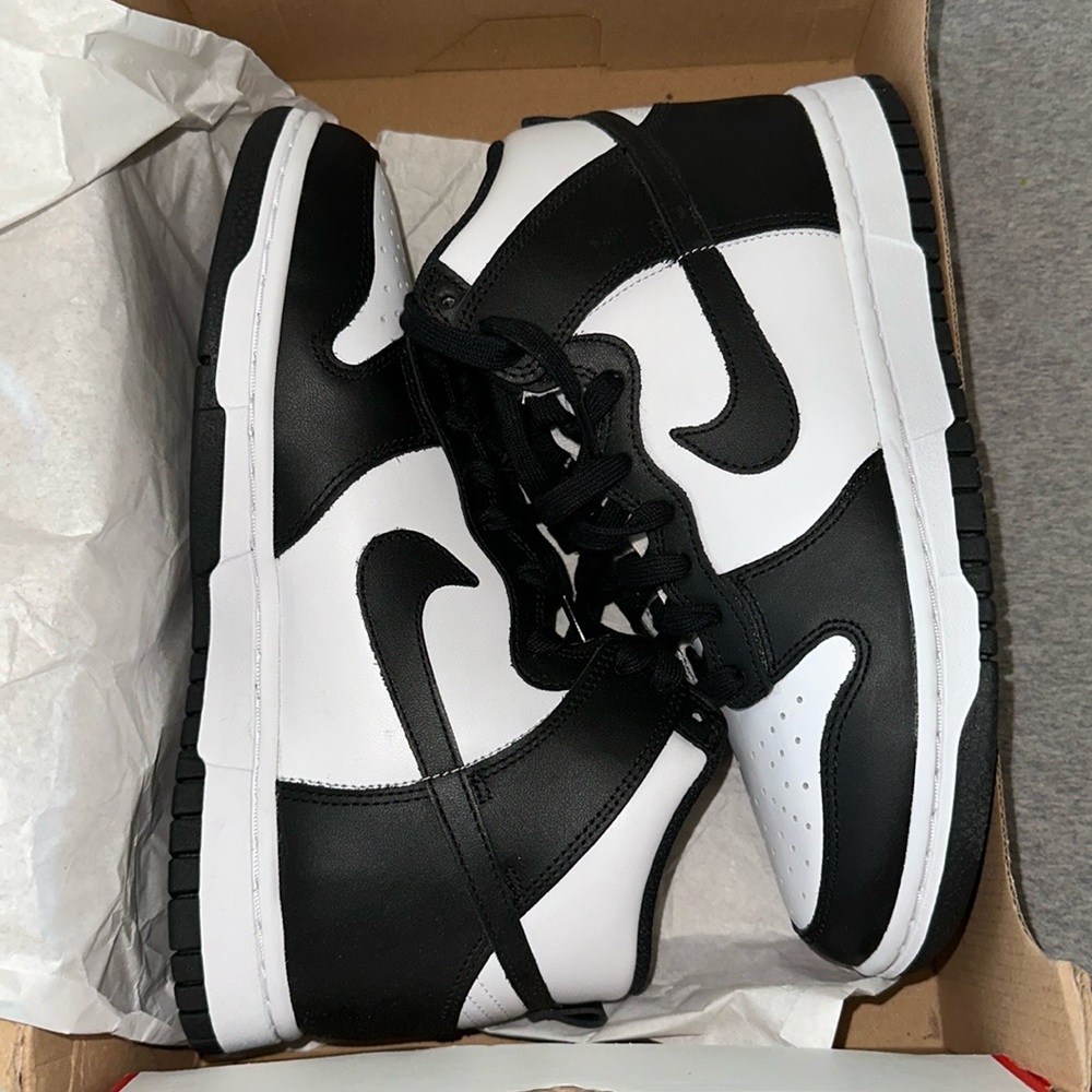 Nike Dunks (High tops) - Black/White